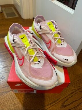 Nike Edge Sneakers with Neon